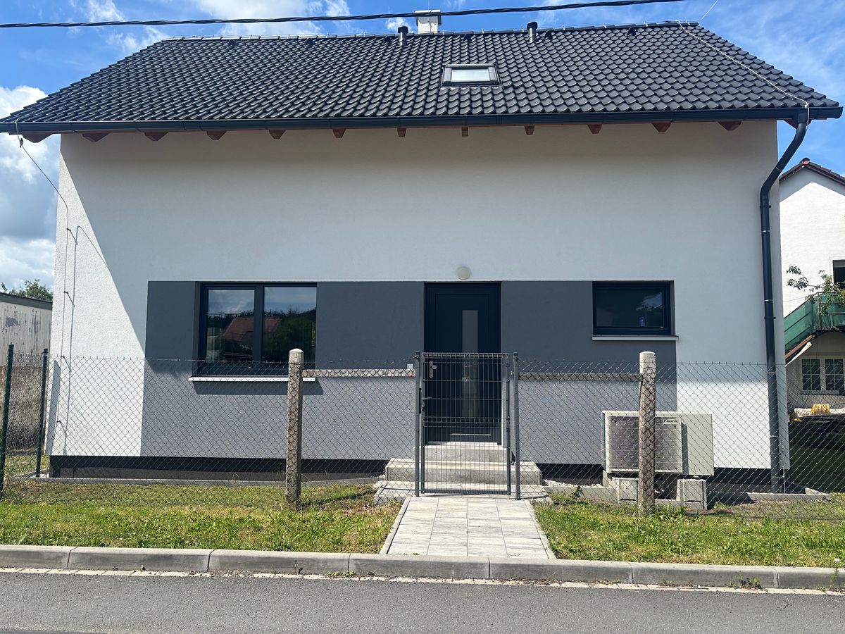Pronájem rodinného domu 107 m², pozemek 200 m² – fotografie 2