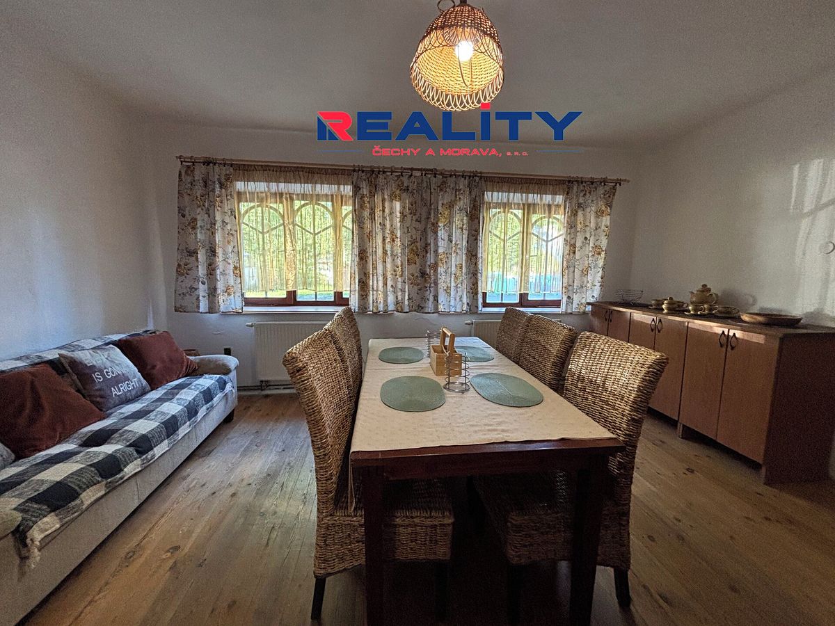 Prodej rodinného domu 248 m², pozemek 1542 m² – fotografie 3