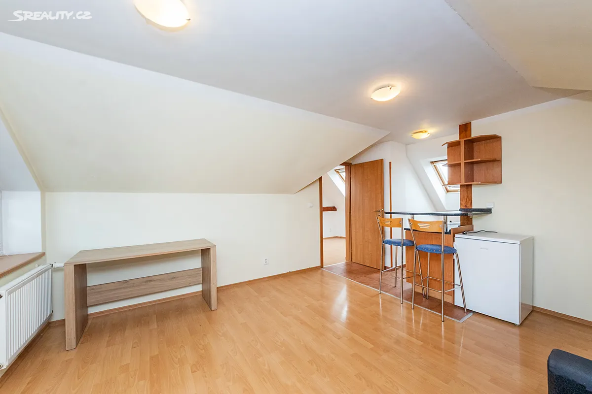 Pronájem bytu 2+kk 50 m² – pohled 4