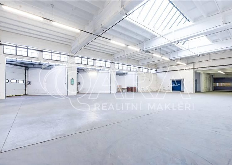 Pronájem komerčního prostoru, 1 840 m² (7 z 13)