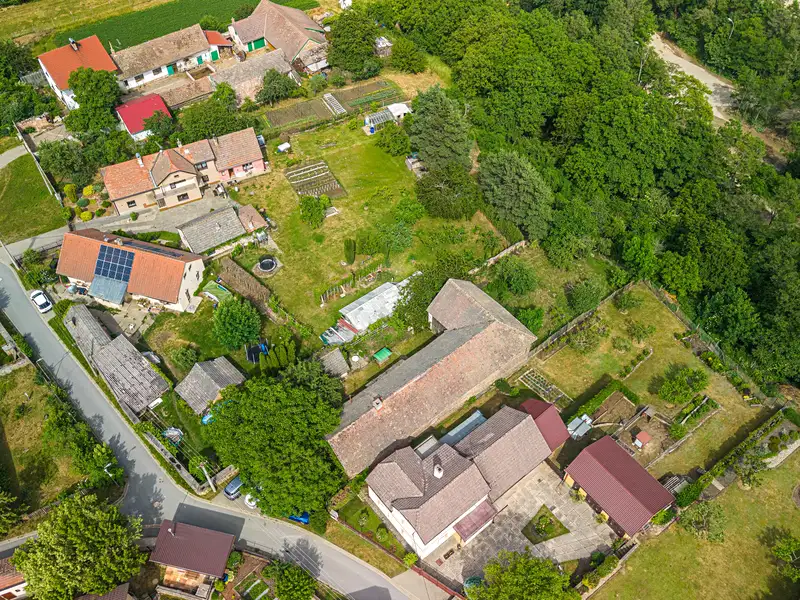 Prodej rodinného domu 64 m², pozemek 1393 m², Chvaletice – náhled fotky 2