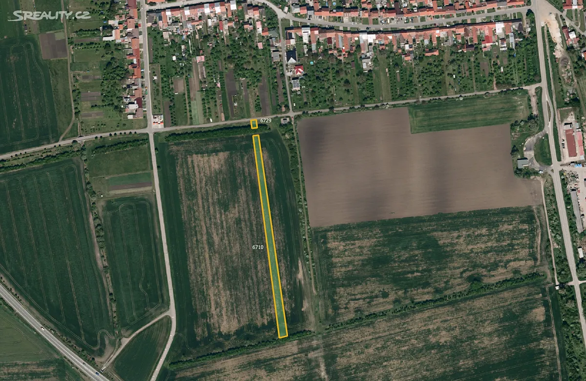 Prodej pole 3736 m², Bánov