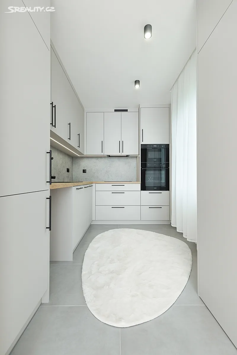 Pronájem bytu 2+1 54 m² – pohled 3