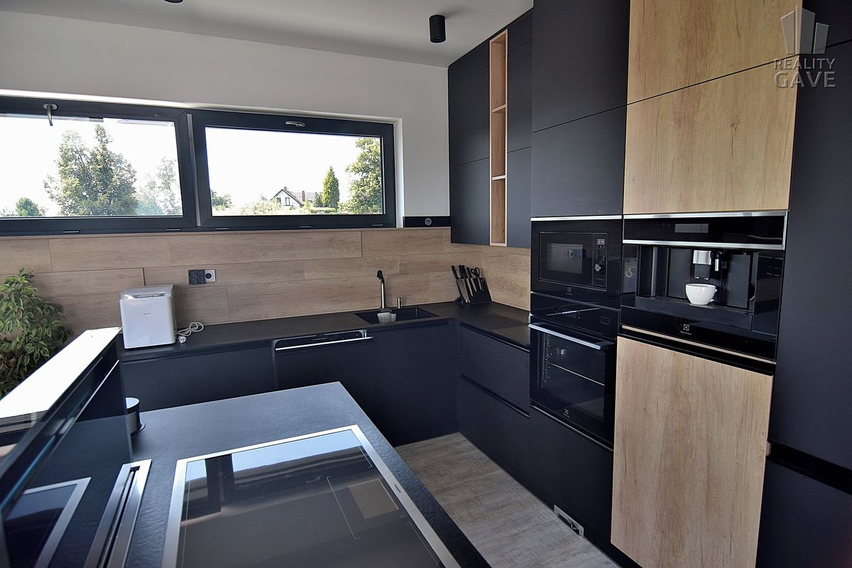Prodej rodinného domu 134 m², pozemek 747 m² – fotografie 3