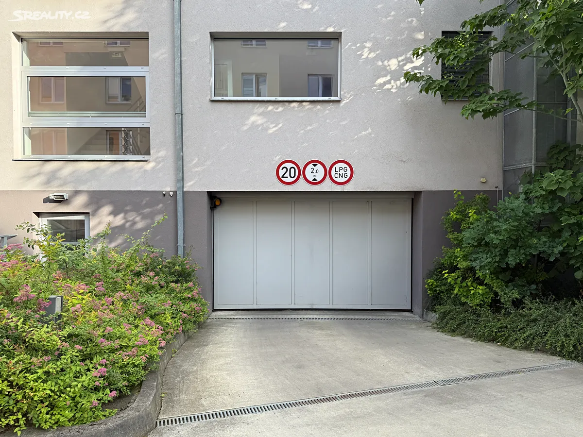 Pronájem garáže 13 m² – další
