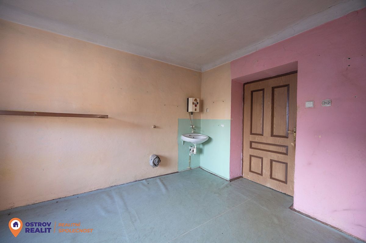 Prodej rodinného domu 250 m², pozemek 648 m² – fotografie 4
