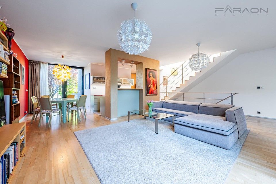 Prodej rodinného domu 268 m², pozemek 298 m² – fotografie 2