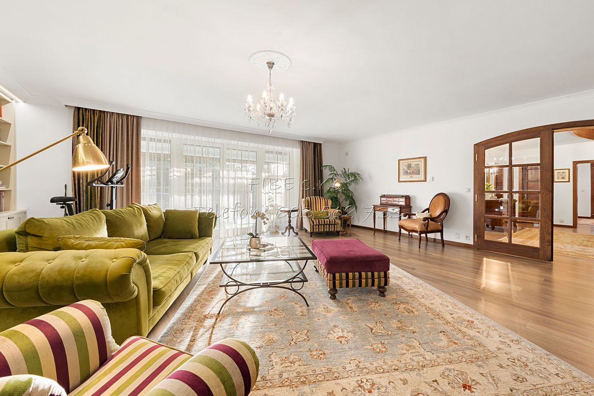 Prodej rodinného domu 458 m², pozemek 1401 m² – fotografie 4