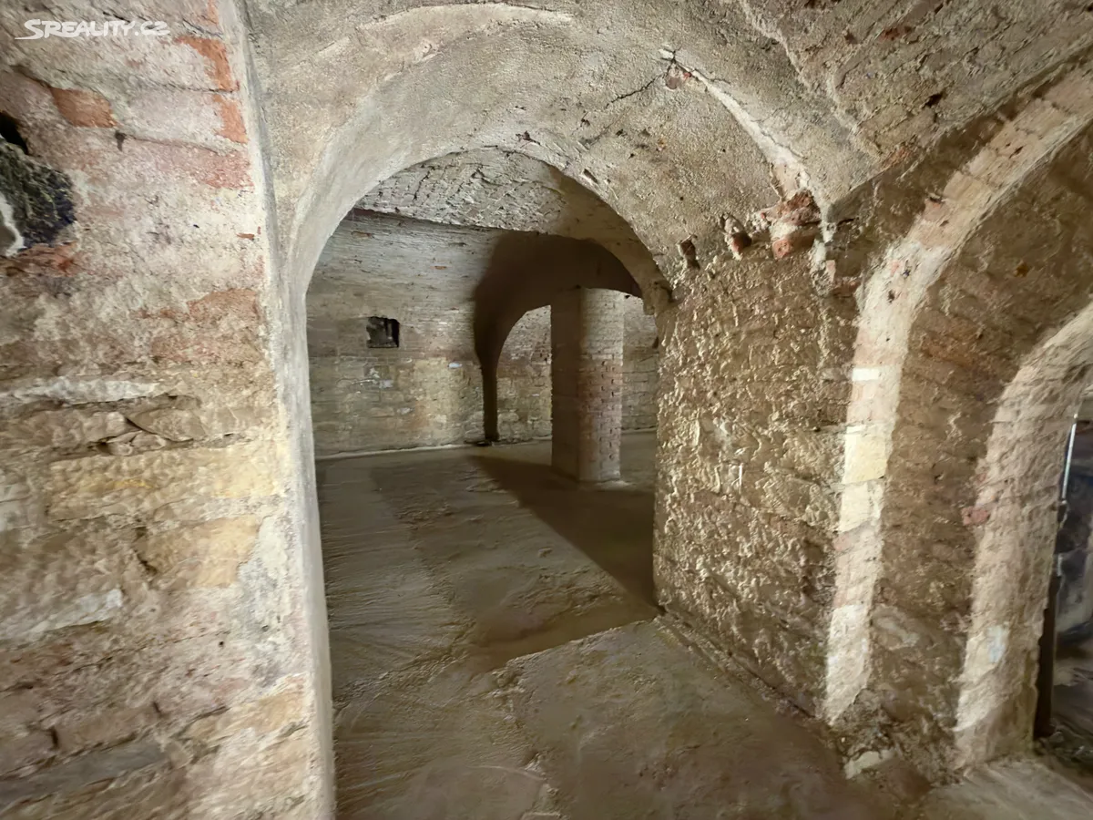 Prodej obchodního prostoru 151 m² – pohled 2