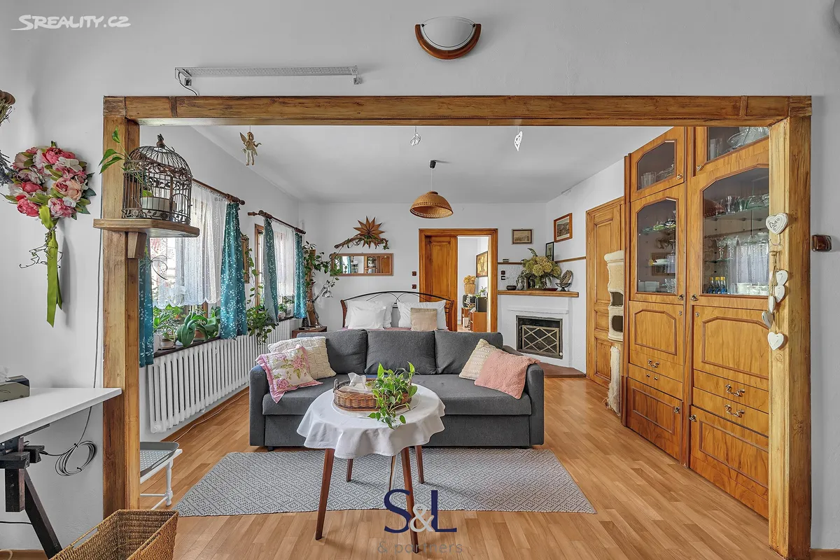 Prodej rodinného domu 180 m², pozemek 636 m² - View 2