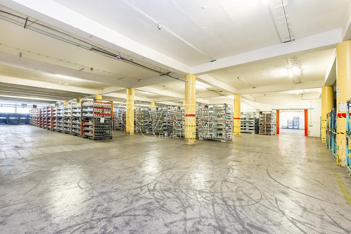 Pronájem výrobní haly, prostoru 1840 m²
