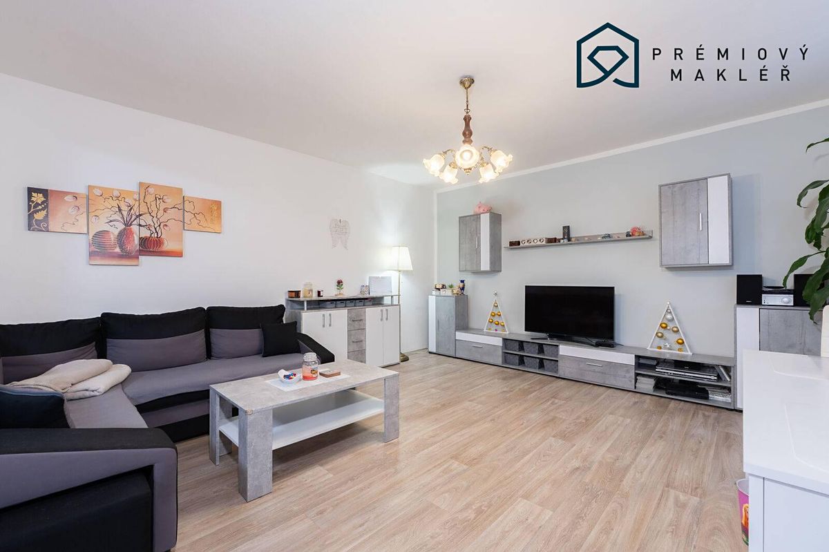 Prodej rodinného domu 200 m², pozemek 485 m² – fotografie 4