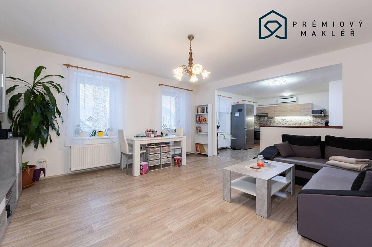 Prodej rodinného domu 200 m², pozemek 485 m² – fotografie 3