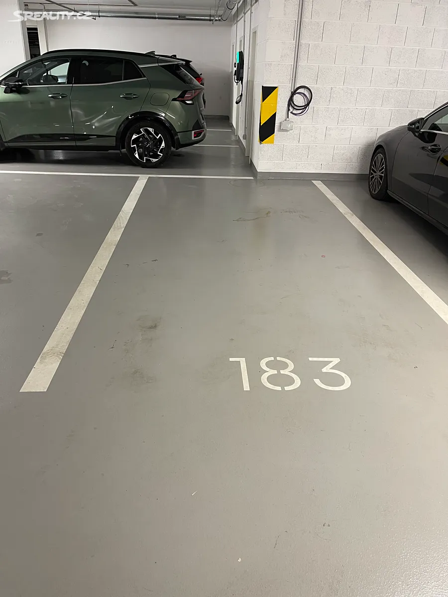 Pronájem garážového stání 15 m², Praha