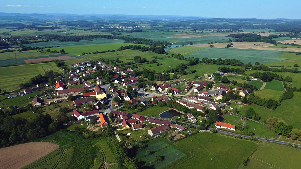 Prodej pole 163300 m²