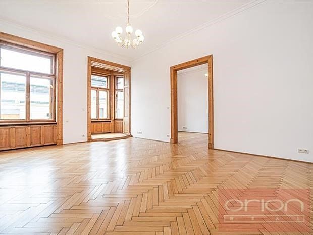 Pronájem bytu 6 pokojů a více 255 m²