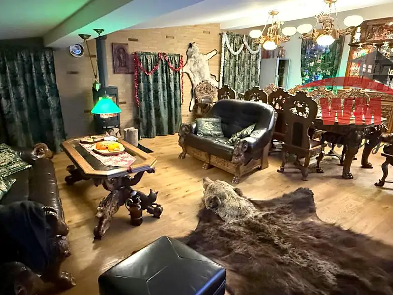 Prodej rodinného domu 320 m², pozemek 861 m², Loket – náhled fotky 3