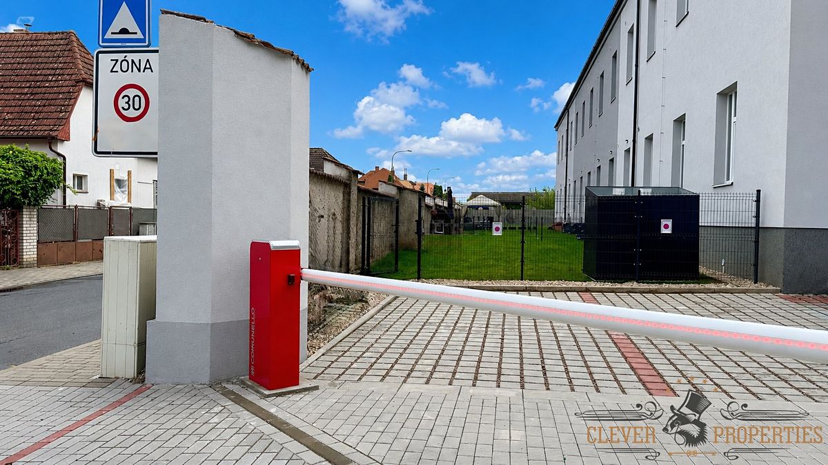Pronájem bytu 3+kk 85 m² – fotografie 3