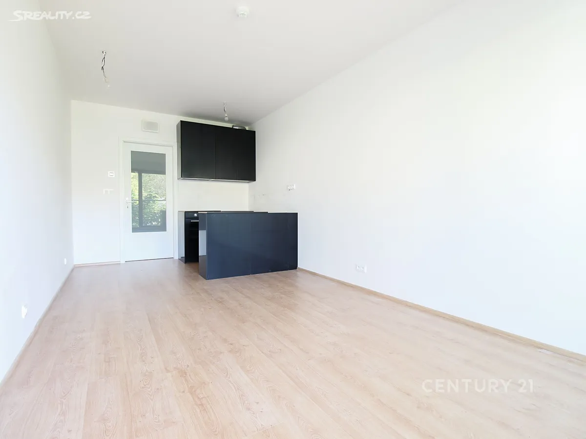 Pronájem bytu 1+kk 30 m² – pohled 3
