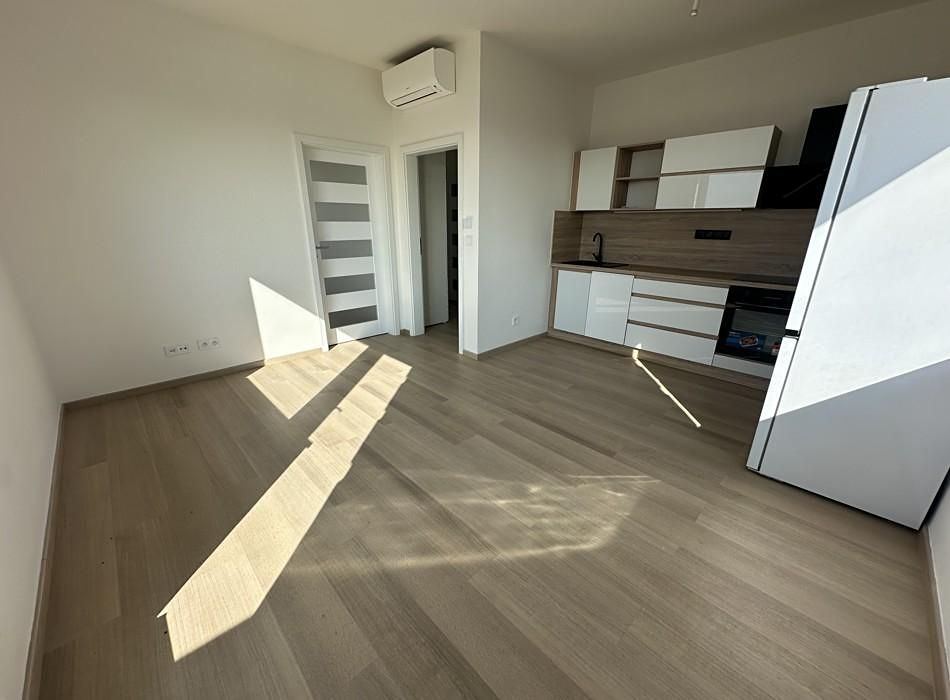 Pronájem bytu 2+kk 66 m² – fotografie 2