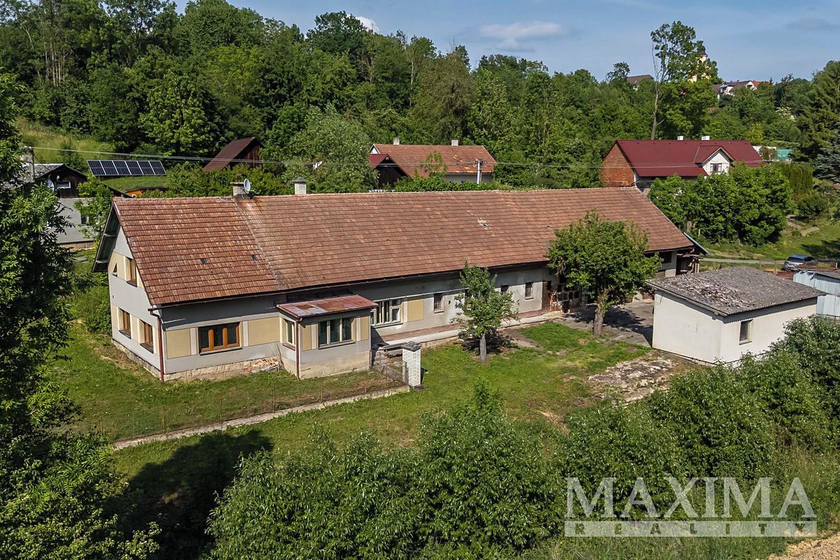 Prodej rodinného domu 322 m², pozemek 1590 m² – fotografie 2