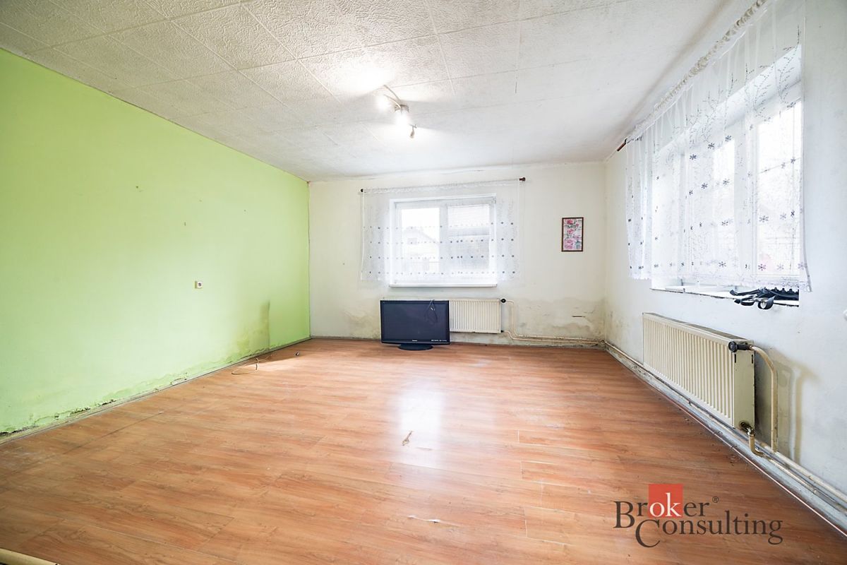 Prodej rodinného domu 121 m², pozemek 449 m² – fotografie 2