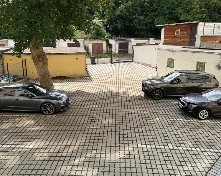 Pronájem garážového stání 15 m², Teplice – náhled fotky 1