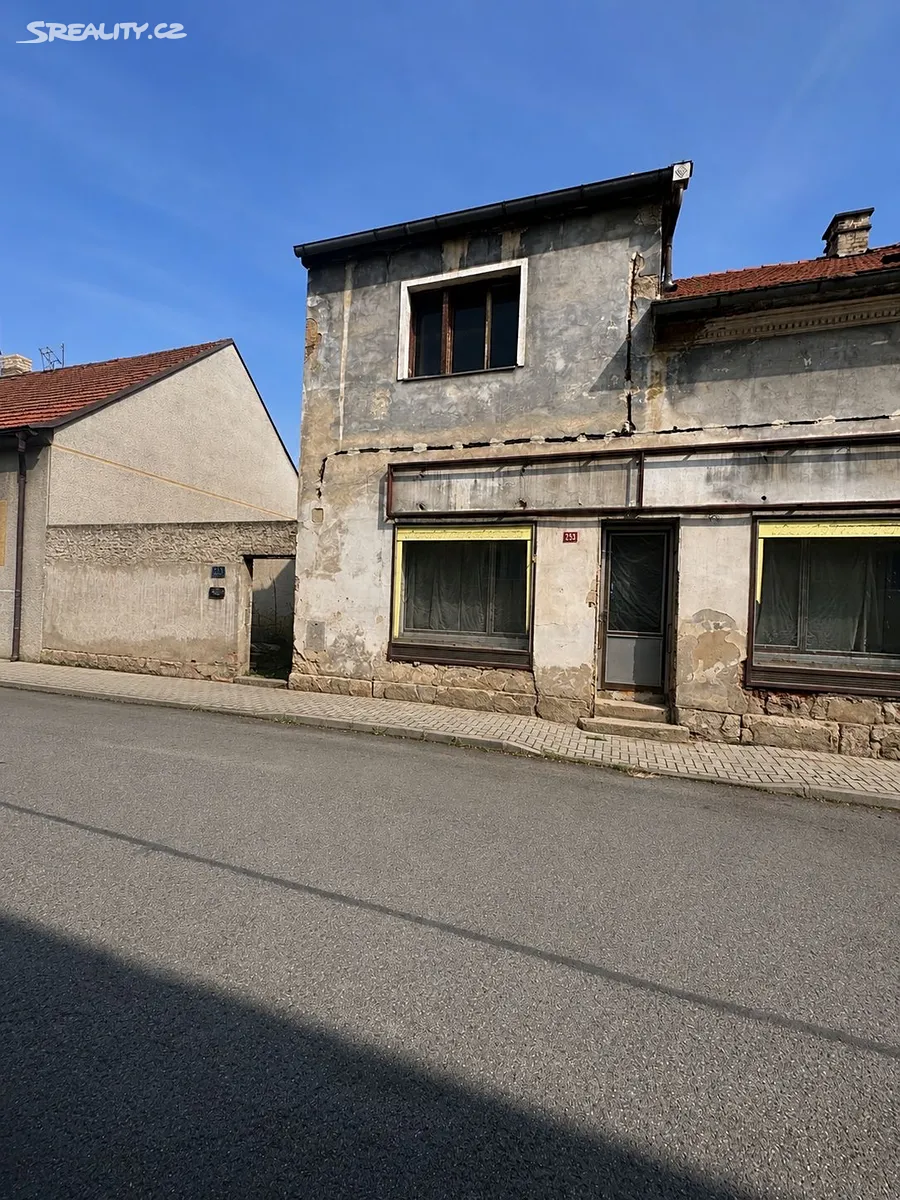 Prodej vícegeneračního domu 271 m², pozemek 560 m² – pohled 2