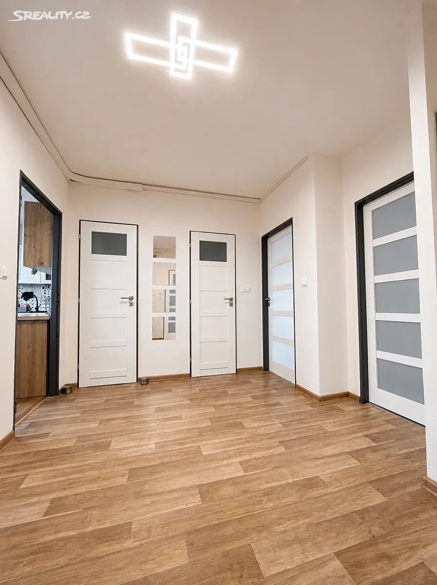 Pronájem bytu 3+1 71 m² – pohled 2