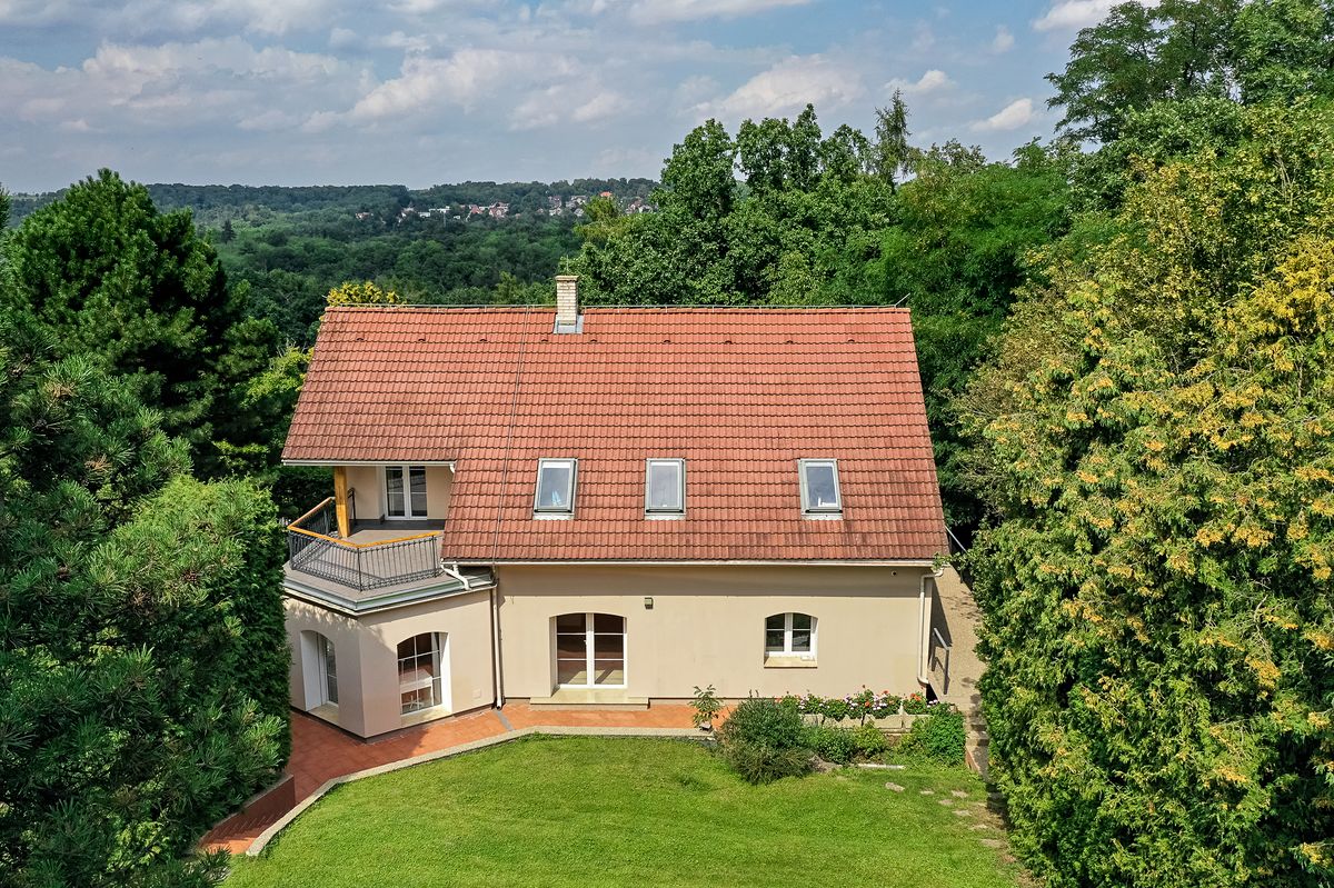 Prodej rodinného domu 246 m², pozemek 795 m²