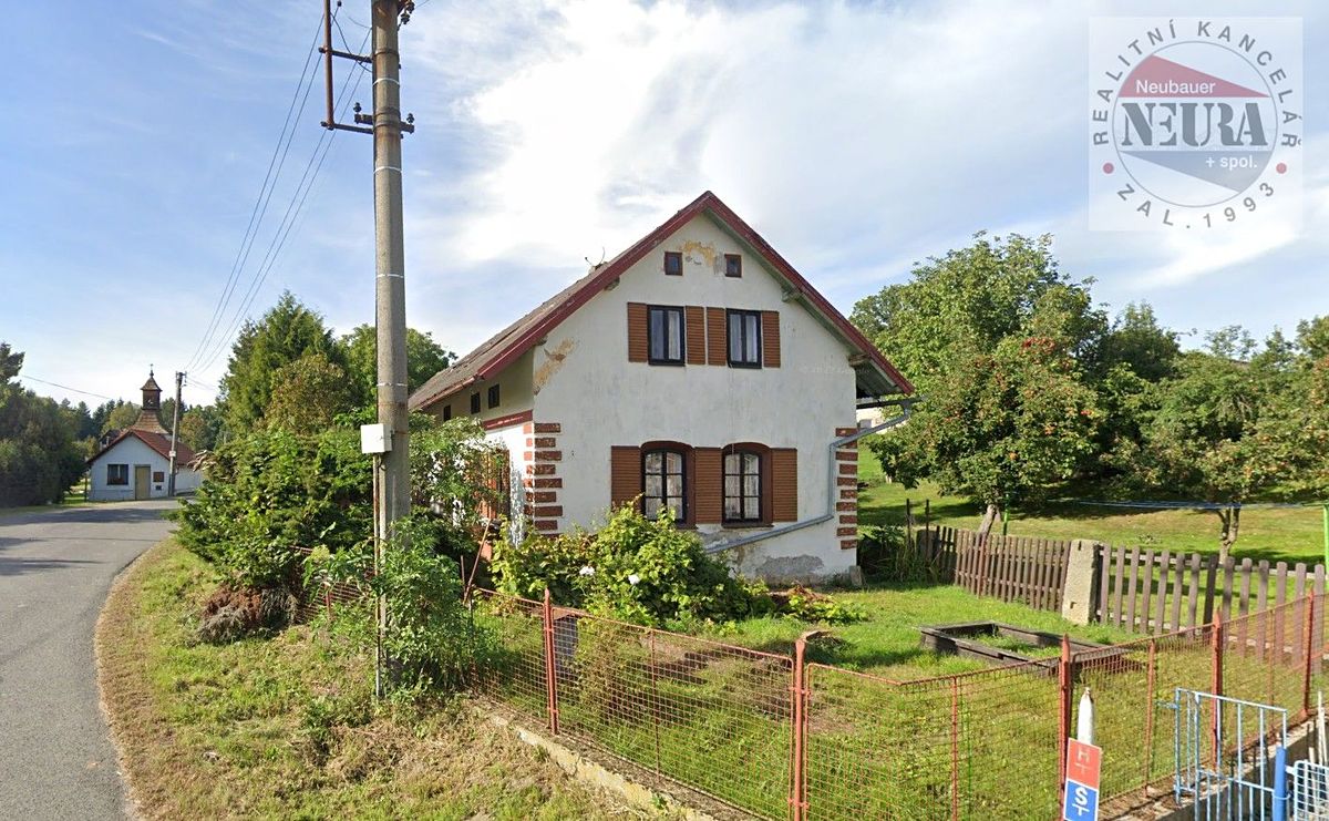 Prodej rodinného domu 140 m², pozemek 915 m² – fotografie 2