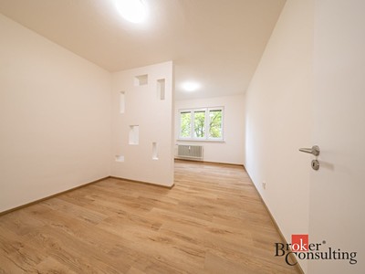 Pronájem bytu 3+1, 70 m² (2 z 8)