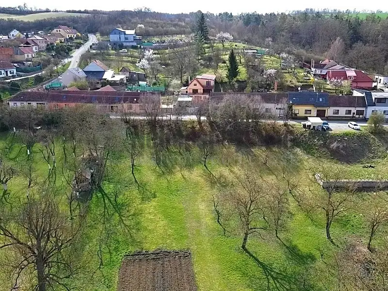 Prodej stavebního pozemku 1646 m², Rašovice – náhled fotky 2