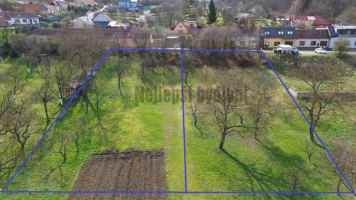 Prodej stavebního pozemku 1646 m² – fotografie 3