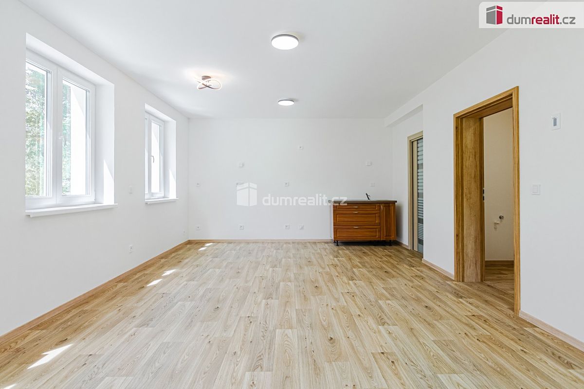 Prodej rodinného domu 120 m², pozemek 825 m² – fotografie 3
