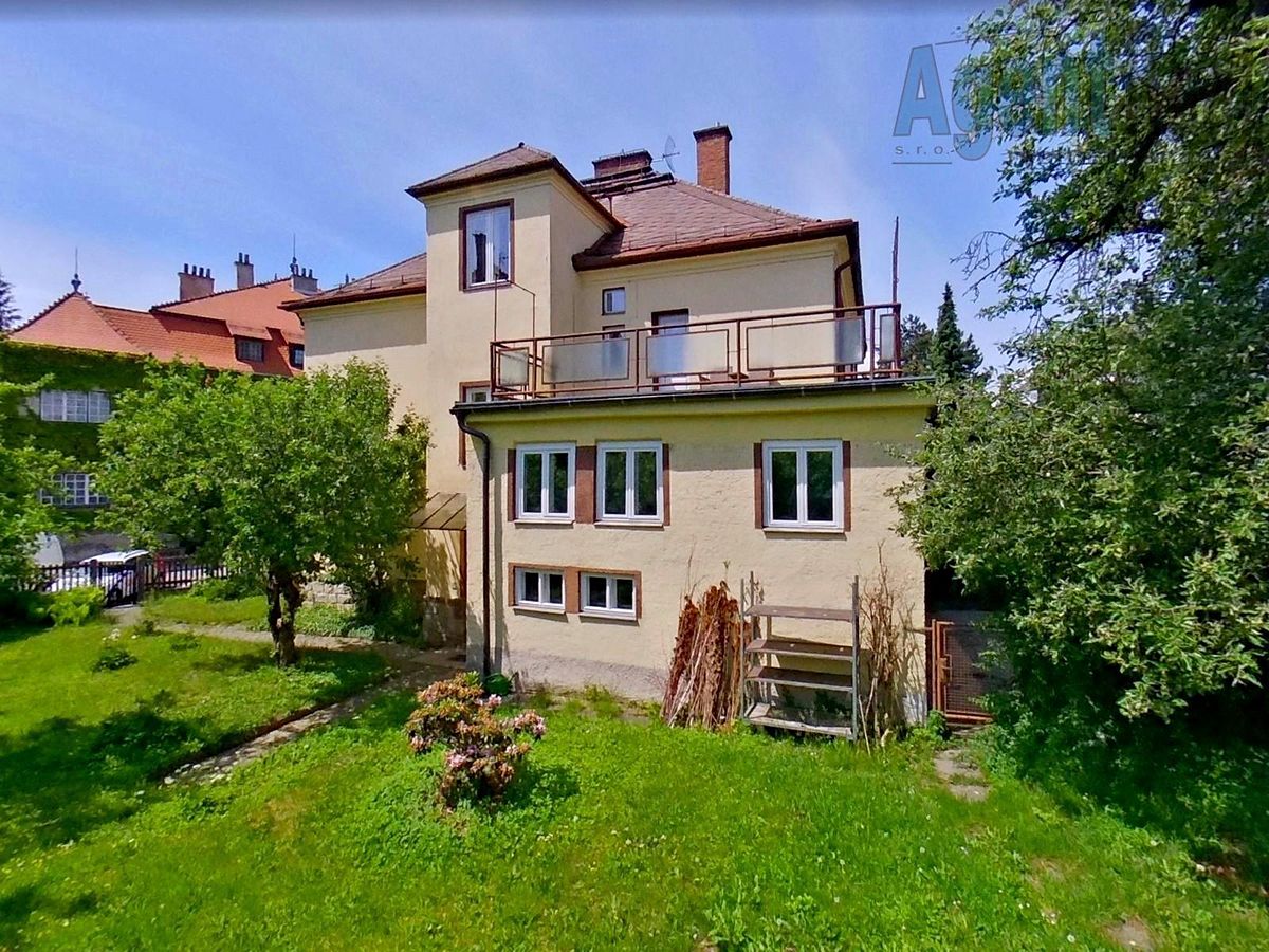 Prodej vícegeneračního domu 330 m², pozemek 757 m² – fotografie 2