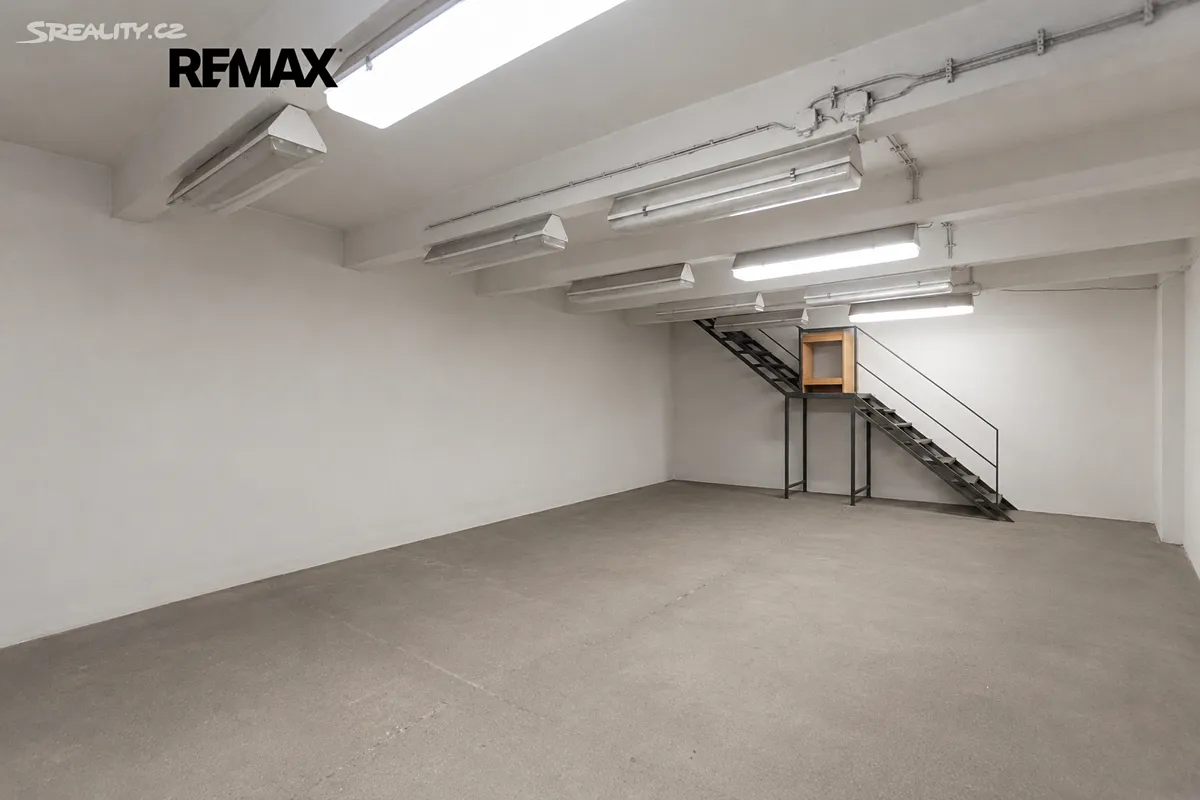 Pronájem skladového prostoru 140 m², Praha