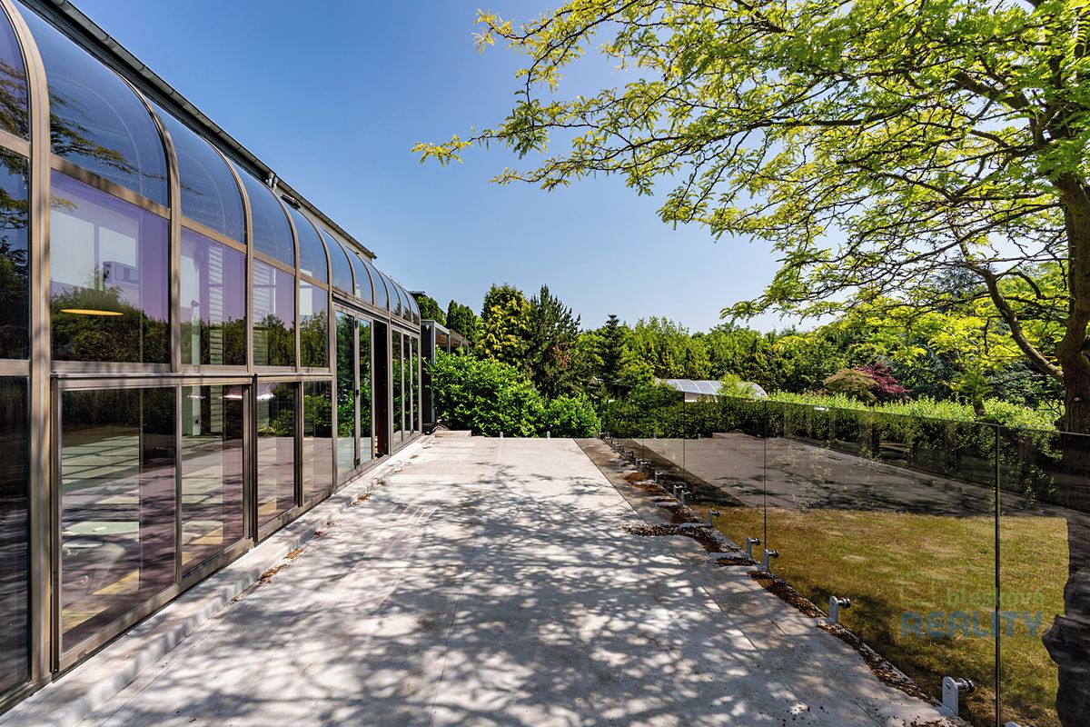 Prodej rodinného domu 241 m², pozemek 804 m² – fotografie 2