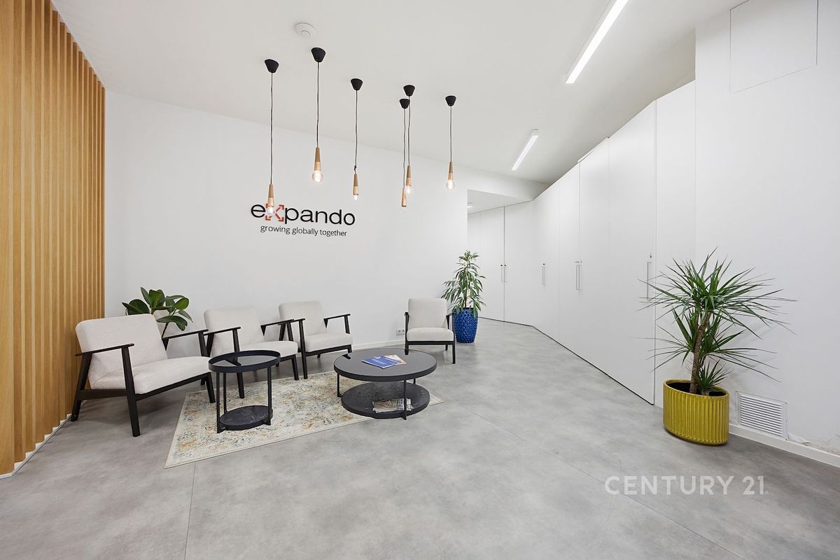 Pronájem kanceláře 232 m²