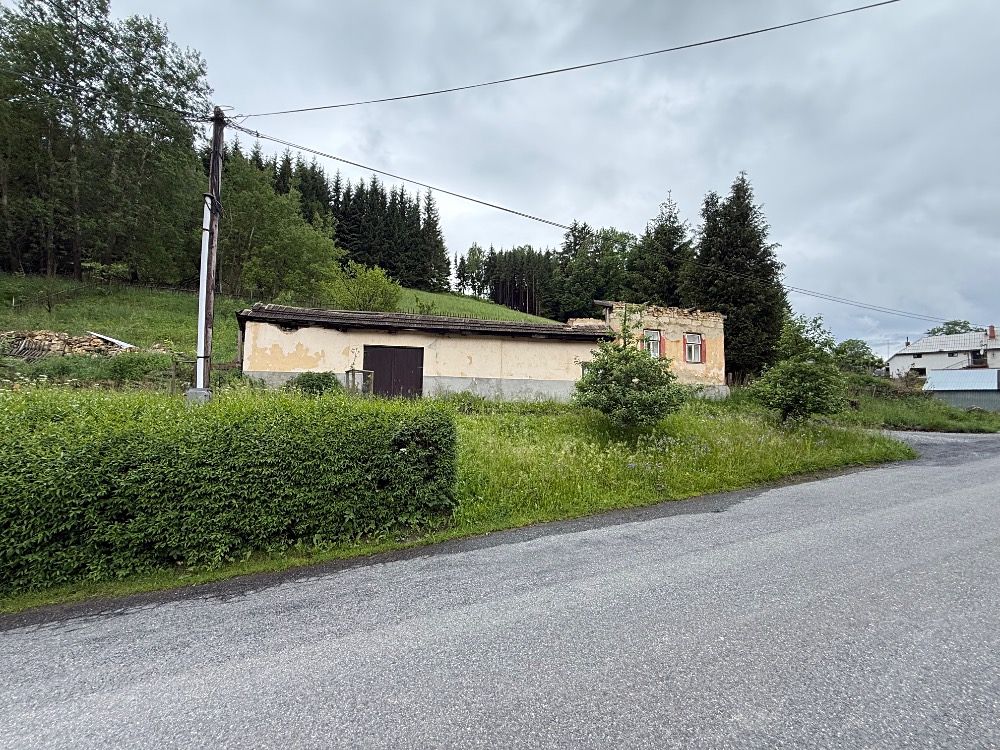 Prodej stavebního pozemku 942 m² – fotografie 3