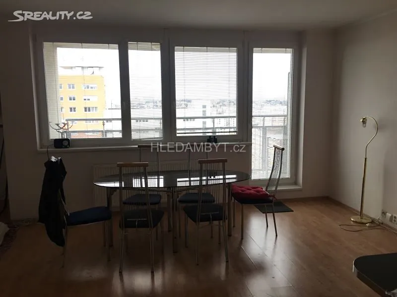 Pronájem bytu 2+kk 83 m² – pohled 2