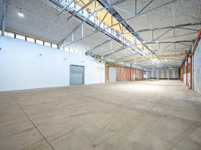 Prodej skladového prostoru 1500 m²