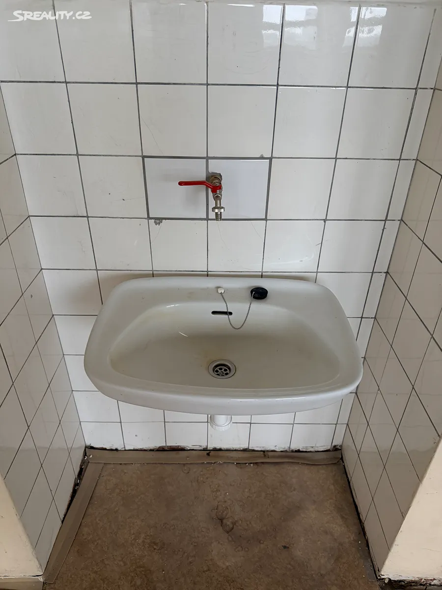 Pronájem skladového prostoru 37 m² – pohled 3