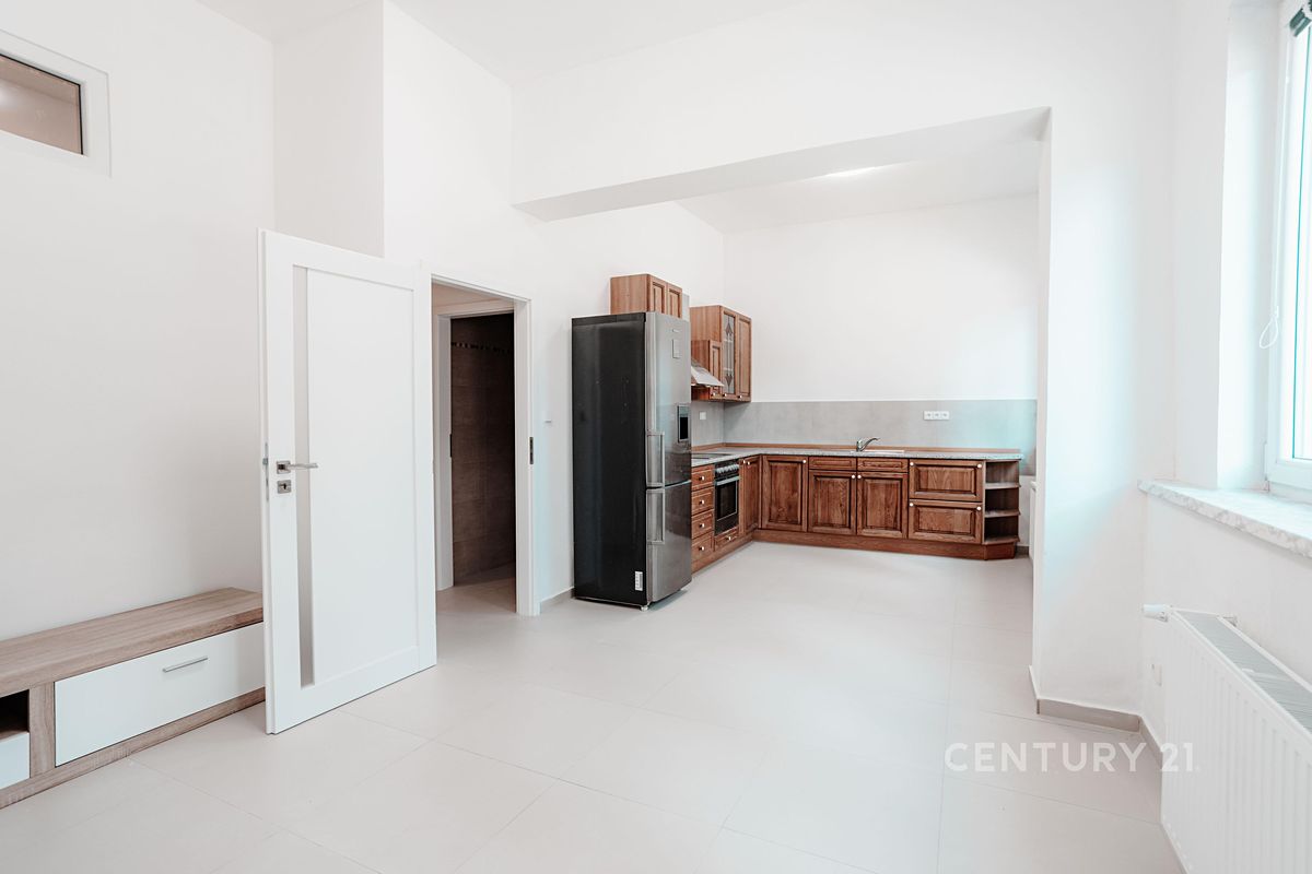 Pronájem bytu 2+kk 64 m² – fotografie 3