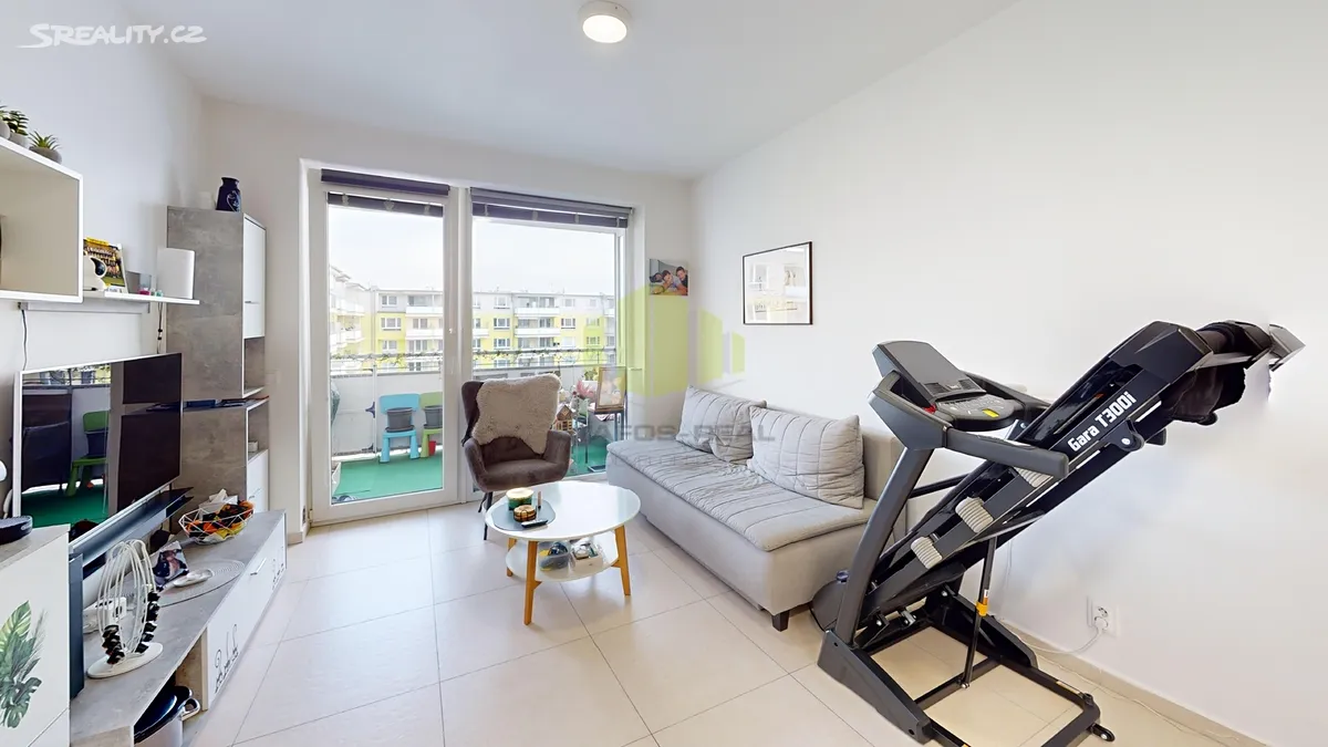 Pronájem bytu 2+kk 39 m² – pohled 2