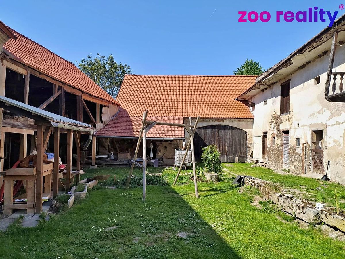 Prodej rodinného domu 288 m², pozemek 1348 m² – fotografie 4
