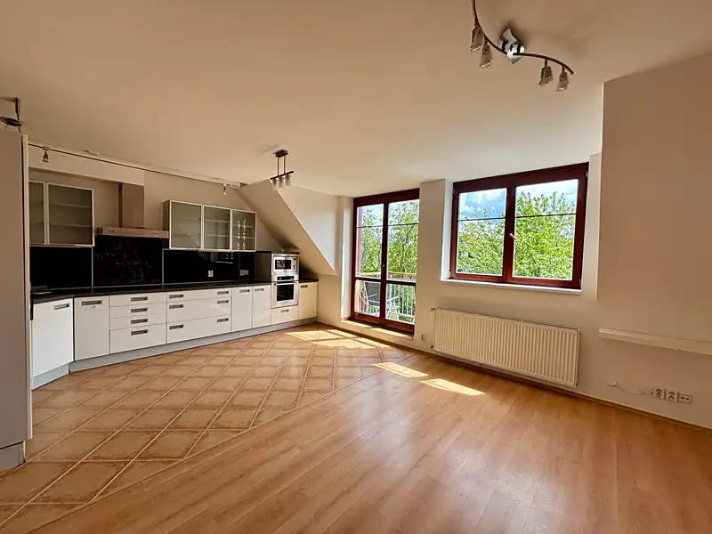 Prodej bytu 3+kk 78 m², Jesenice – náhled fotky 2