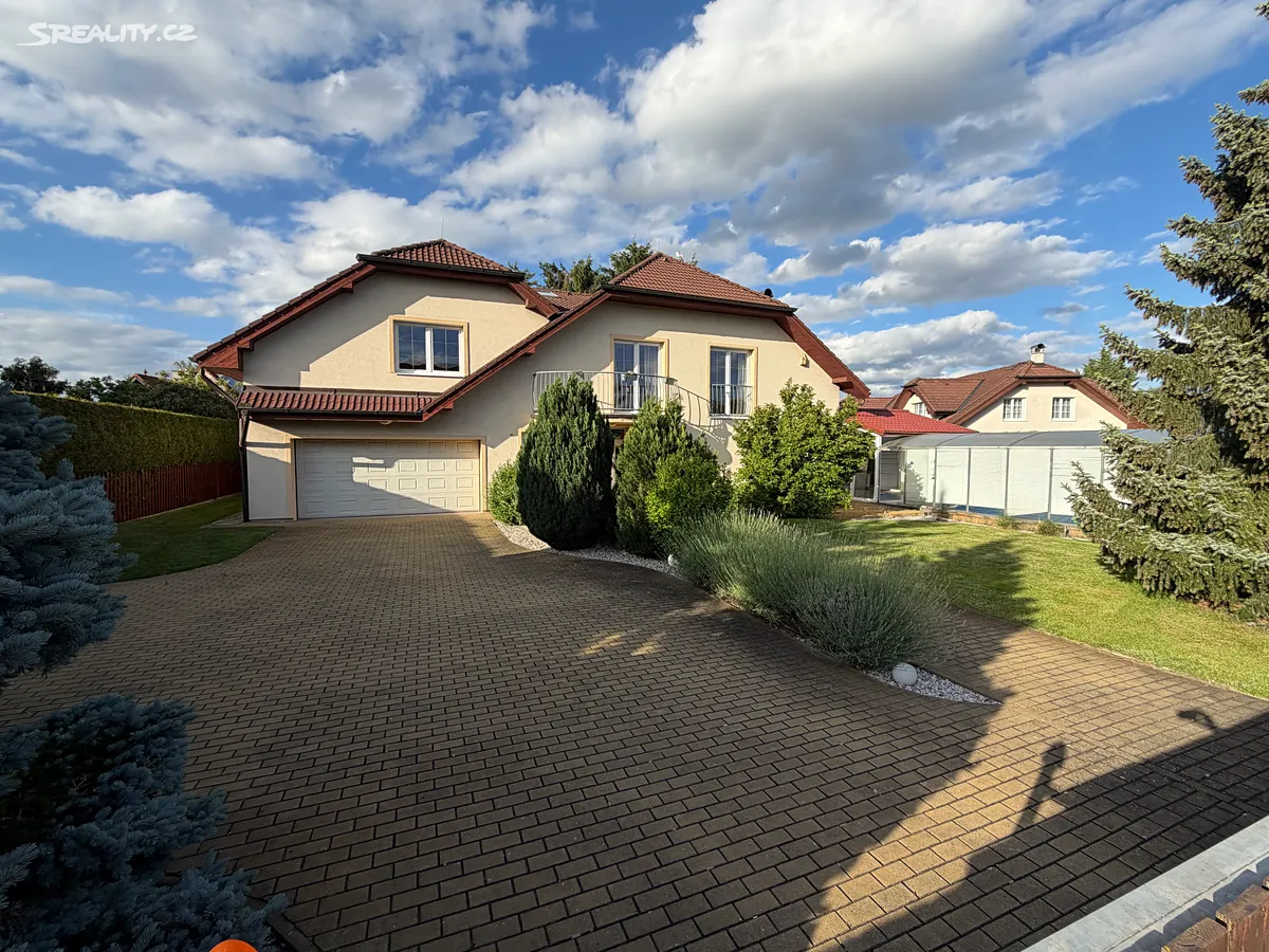 Pronájem rodinného domu 290 m², pozemek 896 m², Jesenice
