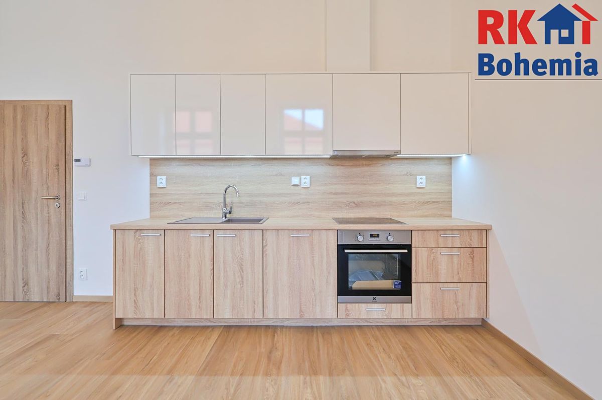 Pronájem bytu 1+kk 38 m² – fotografie 2