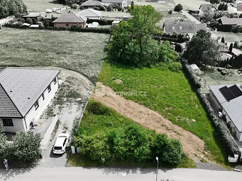 Prodej stavebního pozemku 1276 m², Narysov – náhled fotky 2